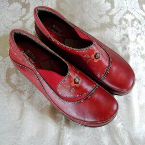 Spring Step Red Burbank Leather Slip On Clogs EU 42 US 10.5-11